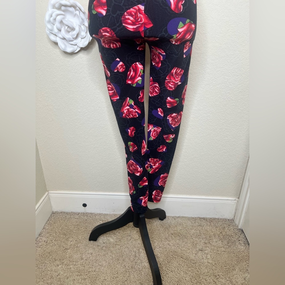 NTM: LuLaRoe Valentines Unicorn Black Lace with Hearts & Roses Print Sz OS - Picture 12 of 14